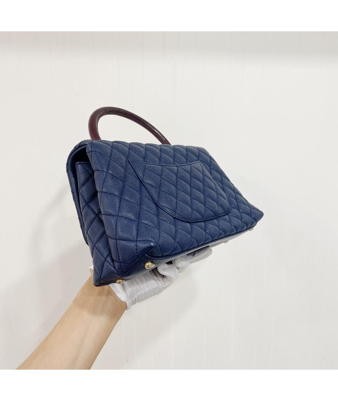 CHANEL Темно-синяя кожаная сумка с короткими ручками, фото 5