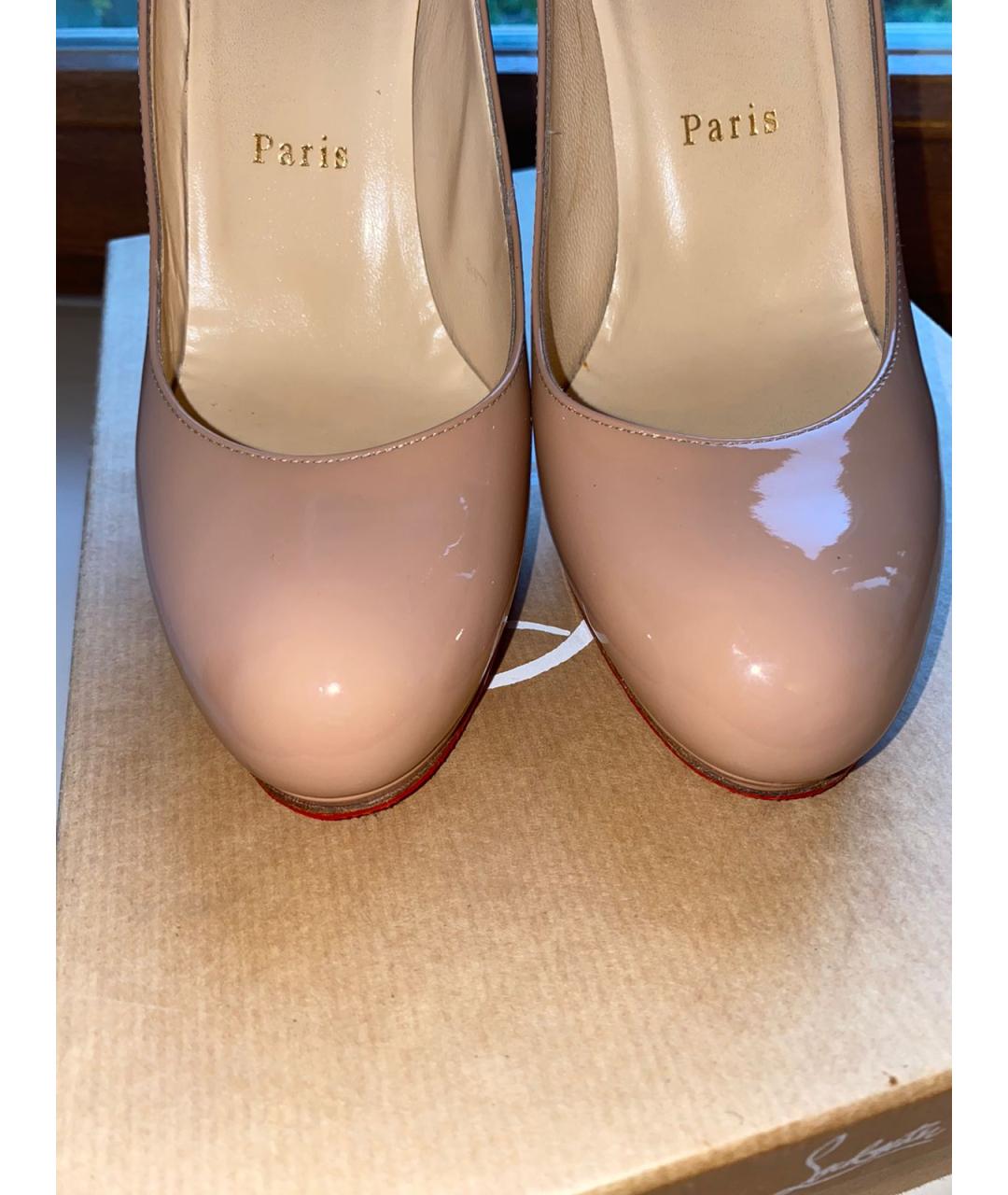 CHRISTIAN LOUBOUTIN Бежевые туфли из лакированной кожи, фото 2