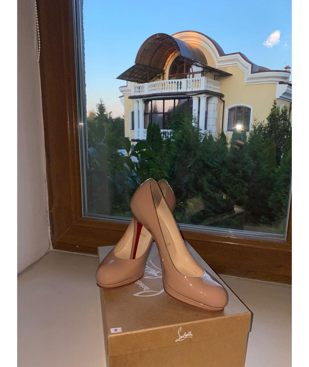 CHRISTIAN LOUBOUTIN Бежевые туфли из лакированной кожи, фото 3