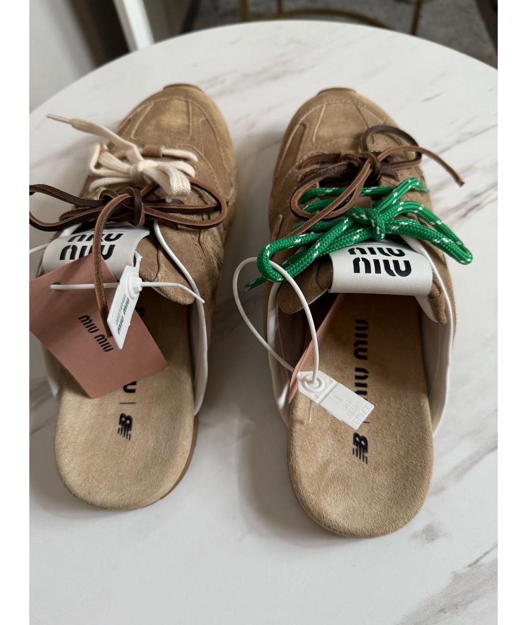 MIU MIU Бежевые замшевые мюли, фото 2
