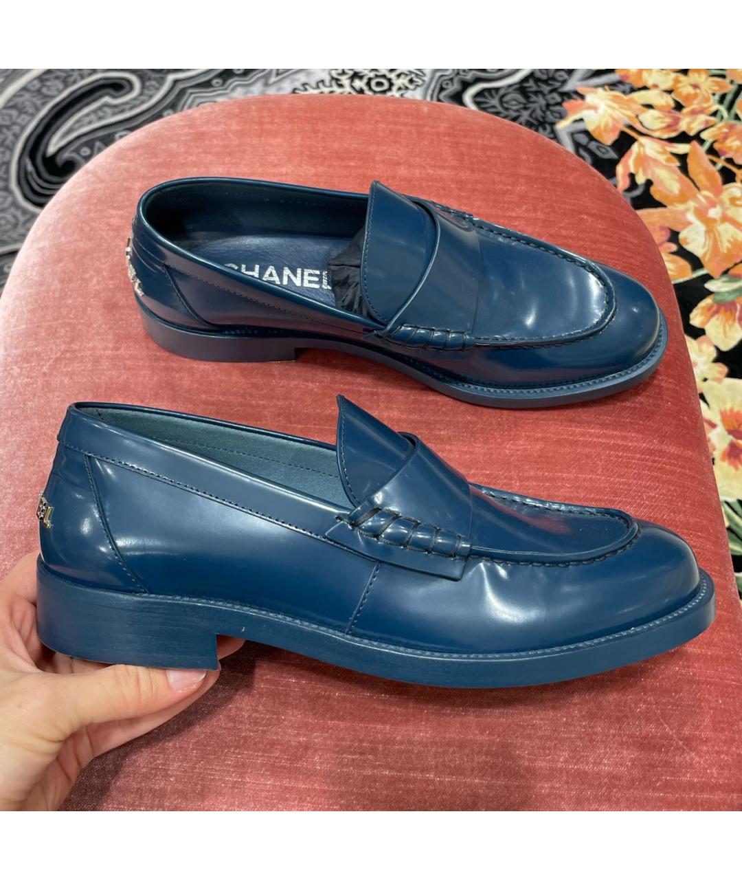 CHANEL Темно-синие лоферы из лакированной кожи, фото 5