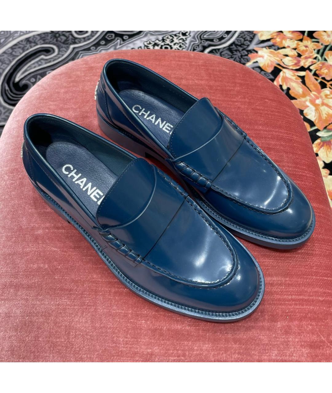 CHANEL Темно-синие лоферы из лакированной кожи, фото 2