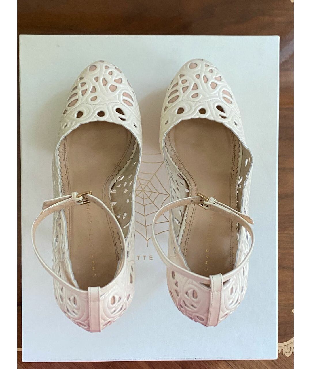 CHARLOTTE OLYMPIA Бежевые кожаные свадебные туфли на высоком каблуке, фото 3