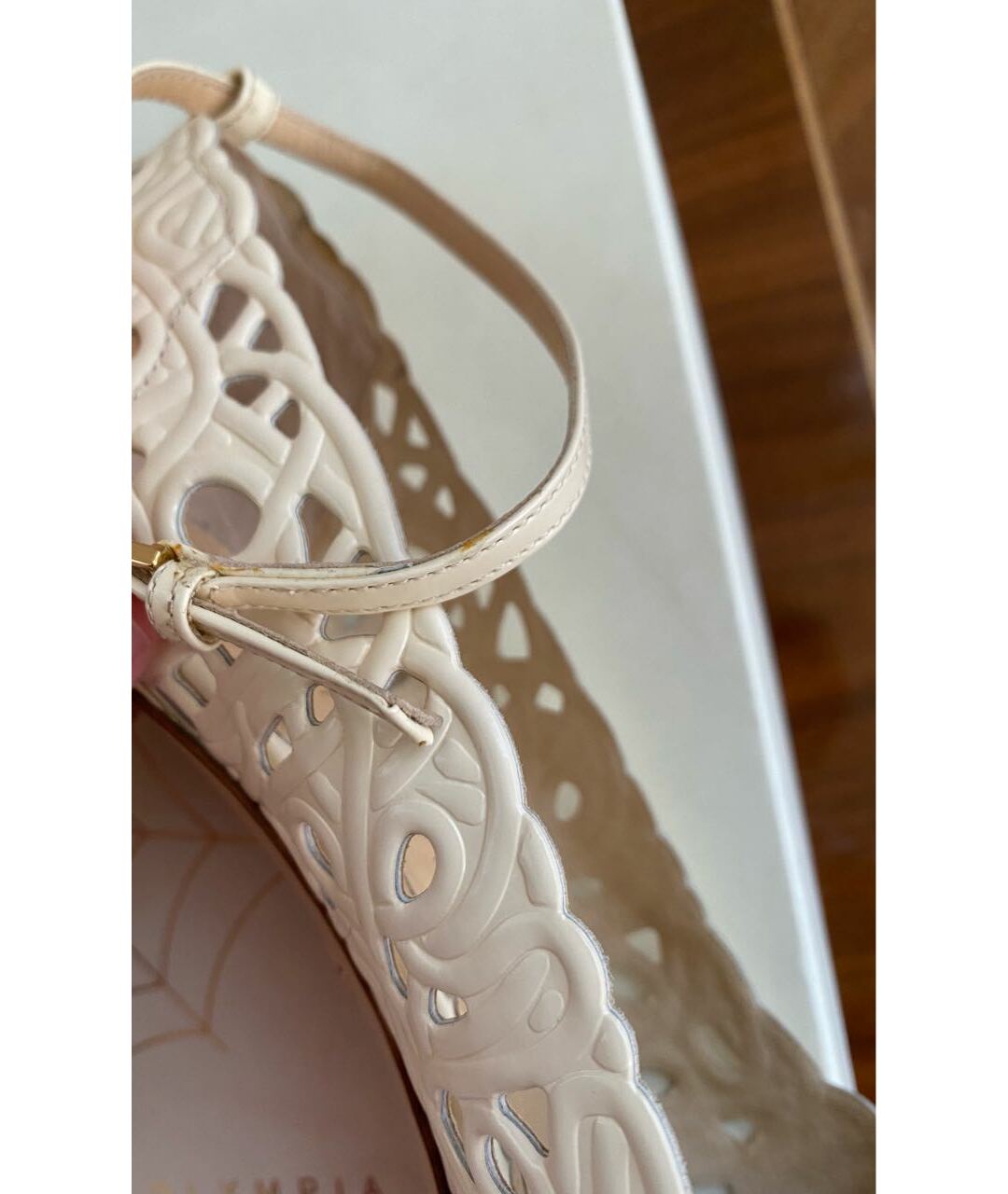 CHARLOTTE OLYMPIA Бежевые кожаные свадебные туфли на высоком каблуке, фото 7