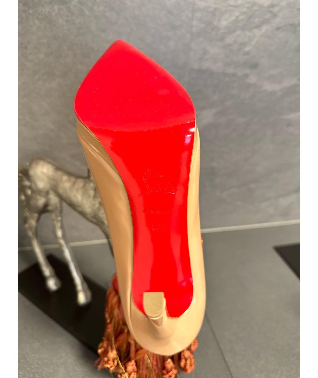 CHRISTIAN LOUBOUTIN Бежевые туфли из лакированной кожи, фото 5