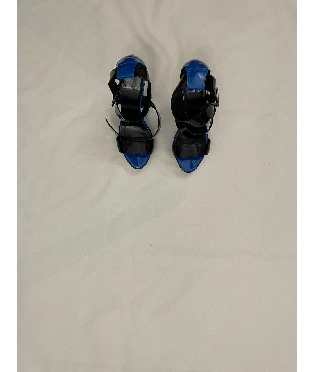 PIERRE HARDY Голубые босоножки из лакированной кожи, фото 3