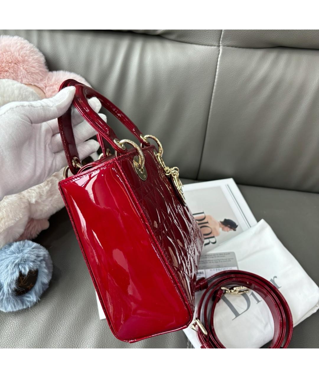 CHRISTIAN DIOR Красная сумка с короткими ручками из лакированной кожи, фото 2