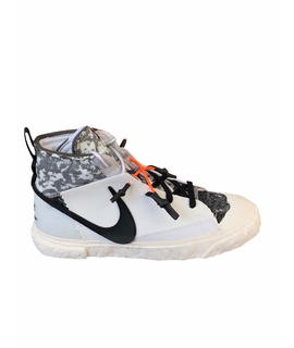 

Кроссовки NIKE