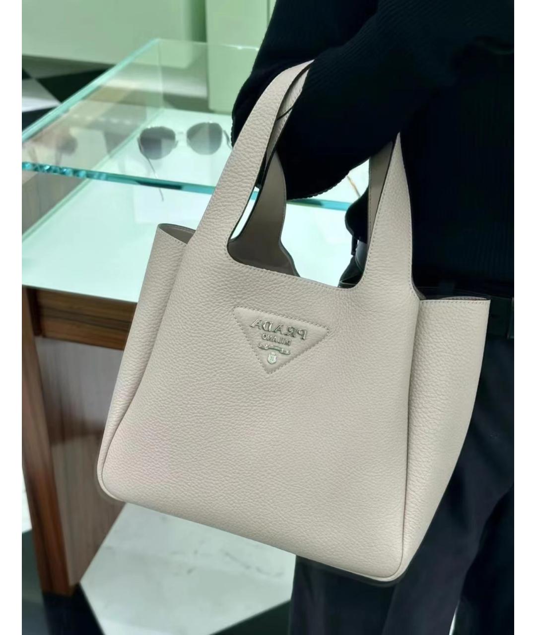 PRADA Серая кожаная сумка через плечо, фото 9