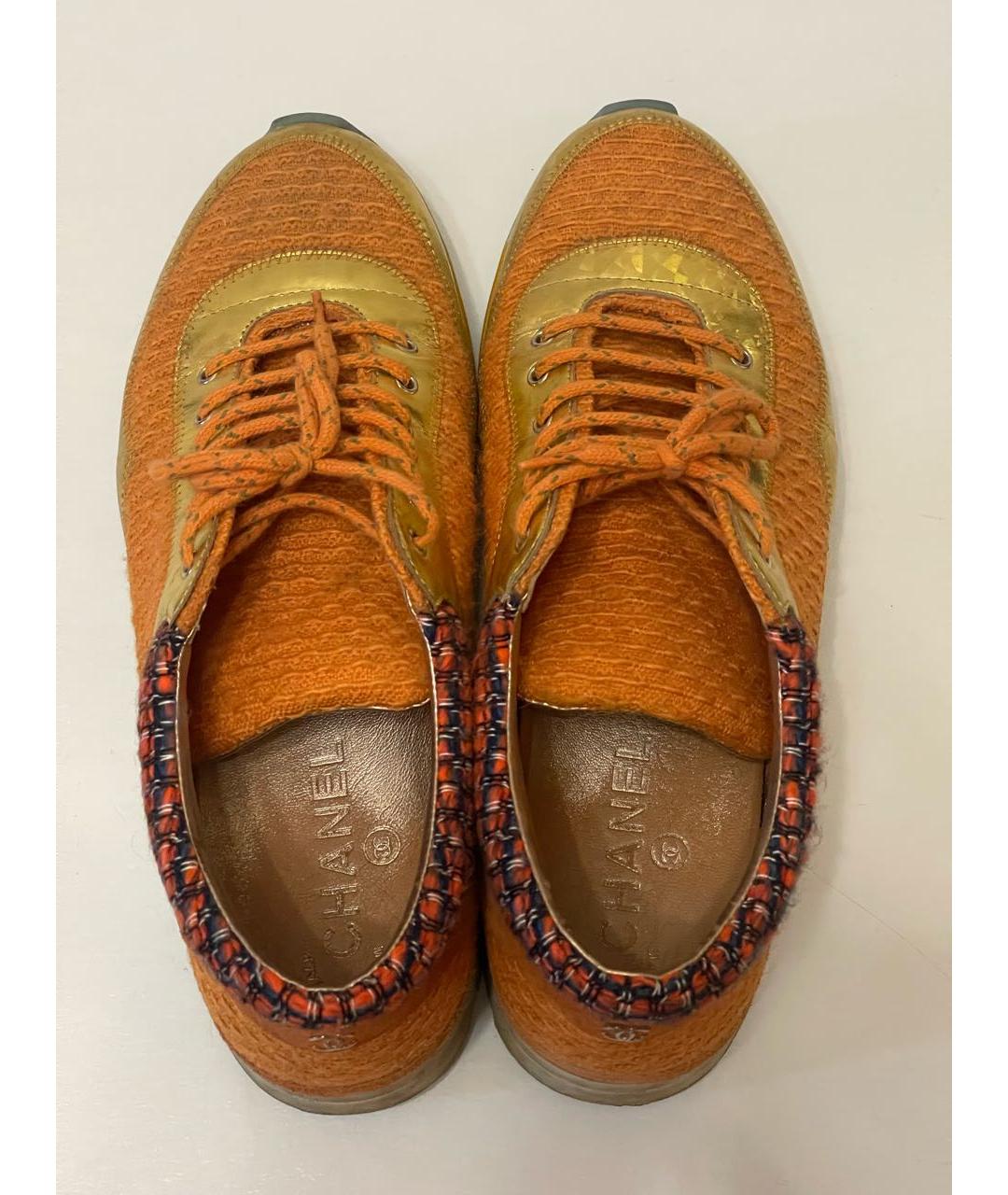 CHANEL Оранжевое текстильные кроссовки, фото 3