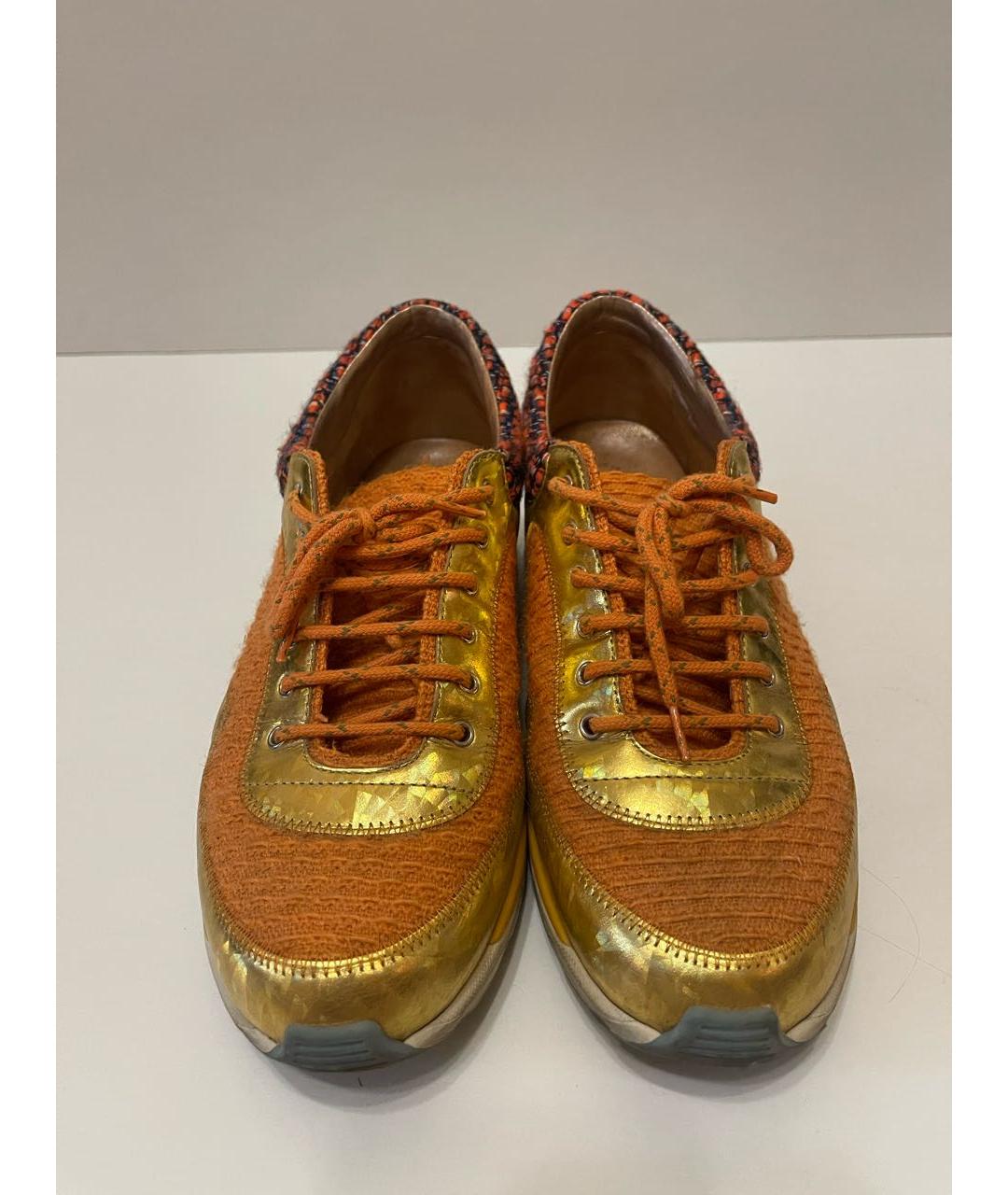 CHANEL Оранжевое текстильные кроссовки, фото 2