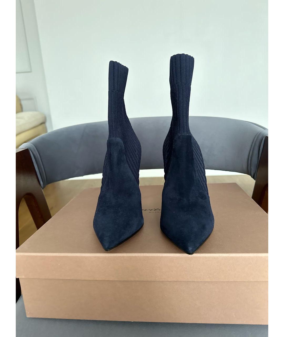 GIANVITO ROSSI Темно-синие замшевые ботильоны, фото 2
