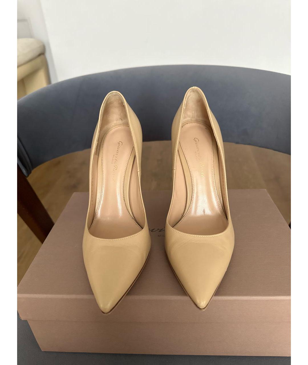 GIANVITO ROSSI Бежевые кожаные туфли, фото 2