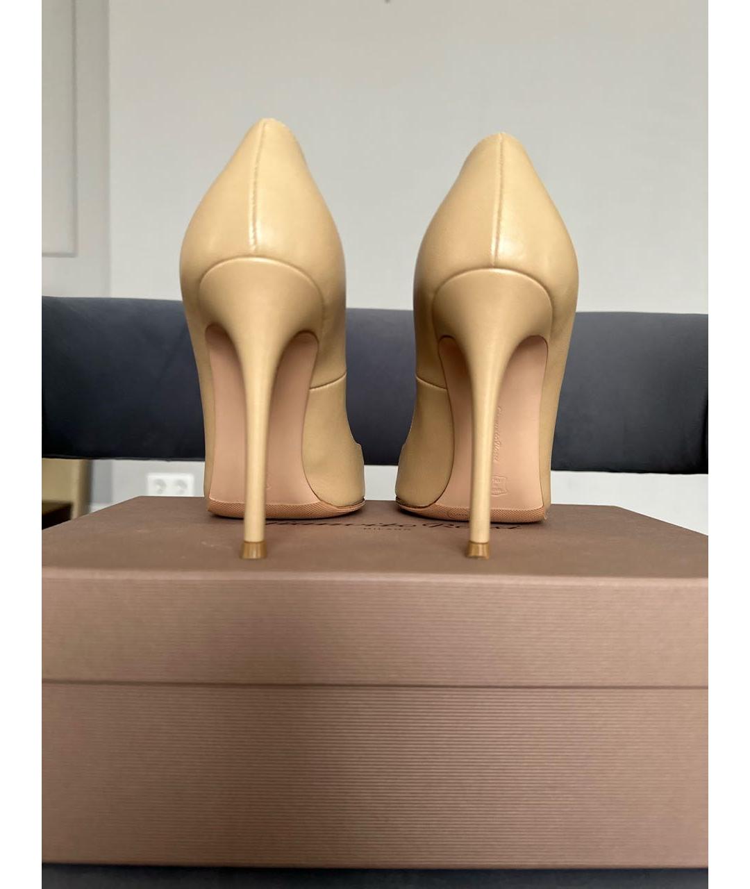 GIANVITO ROSSI Бежевые кожаные туфли, фото 4