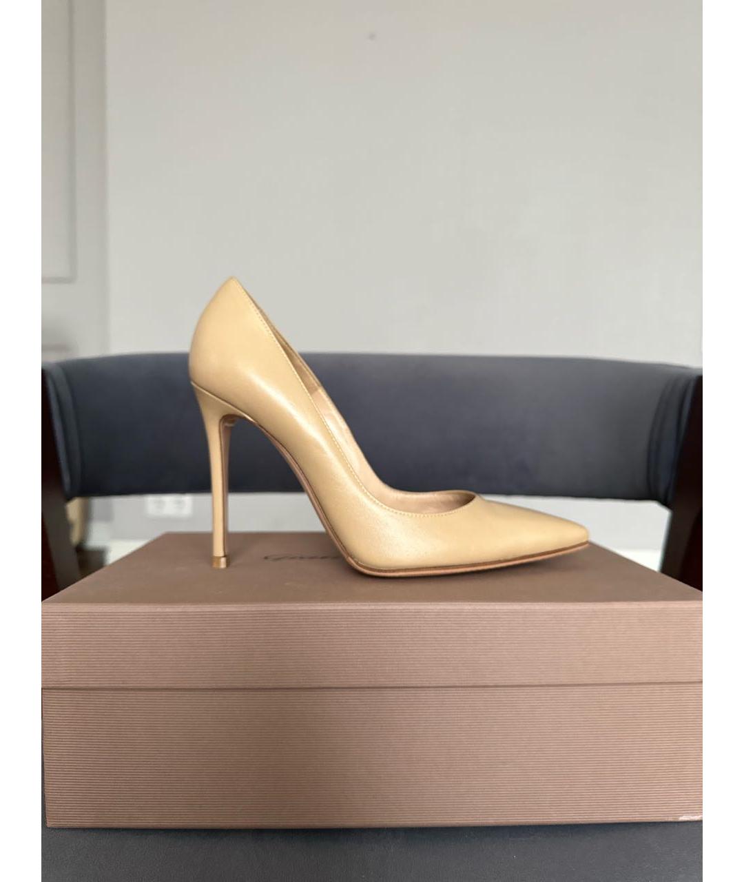 GIANVITO ROSSI Бежевые кожаные туфли, фото 6