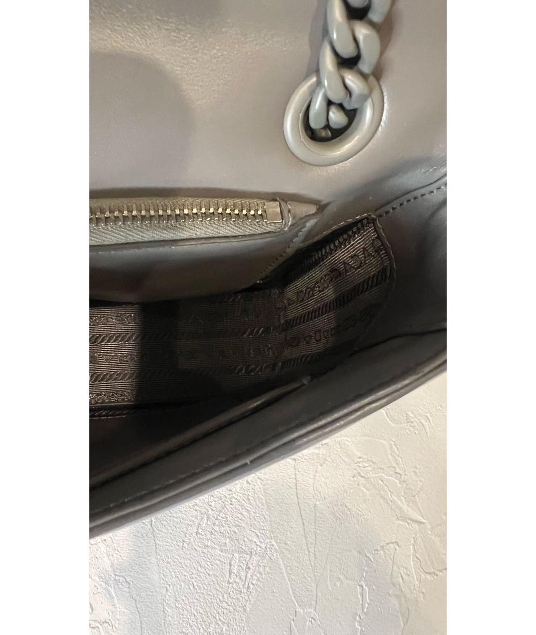 PRADA Серая кожаная сумка через плечо, фото 4