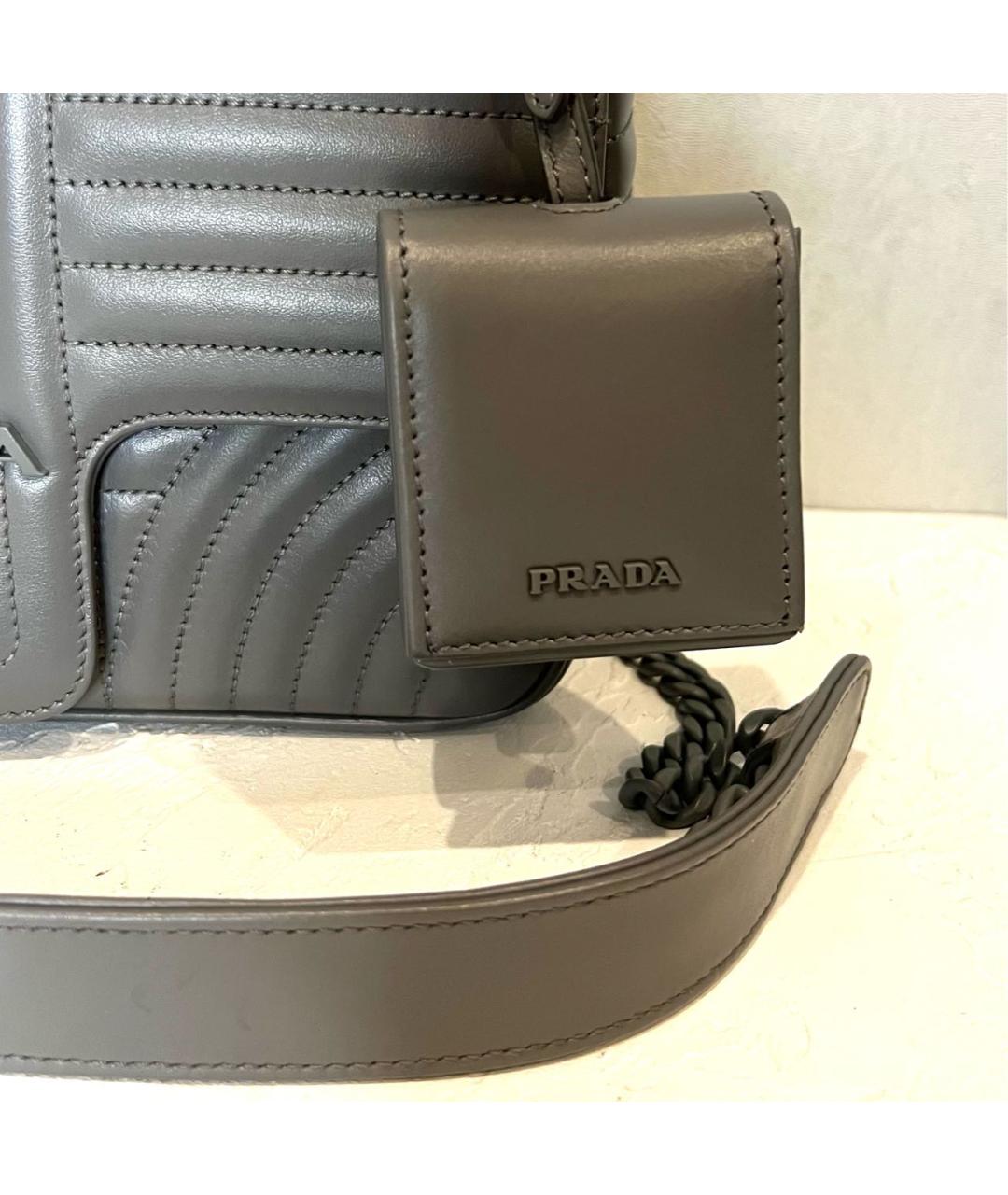 PRADA Серая кожаная сумка через плечо, фото 2