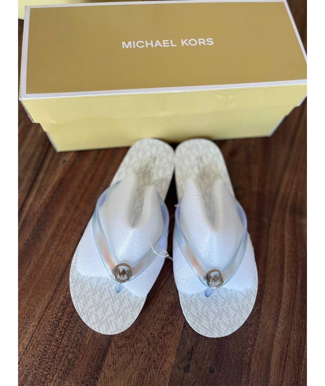 MICHAEL KORS Белые резиновые шлепанцы, фото 2