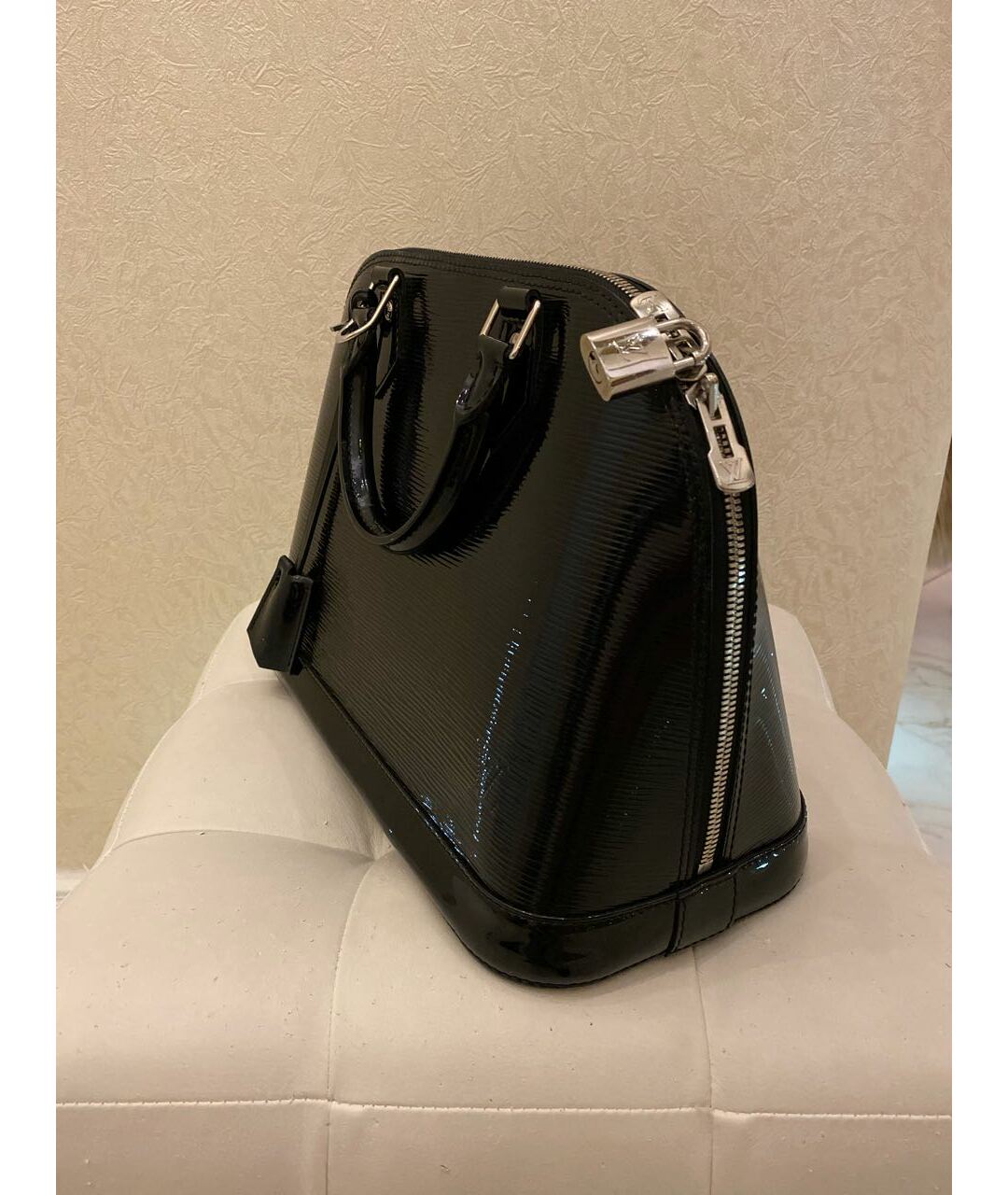 LOUIS VUITTON PRE-OWNED Черная сумка тоут из лакированной кожи, фото 2