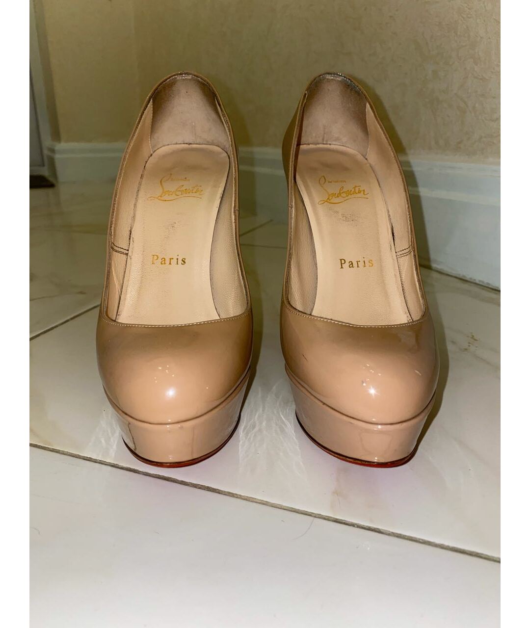 CHRISTIAN LOUBOUTIN Бежевые туфли из лакированной кожи, фото 2