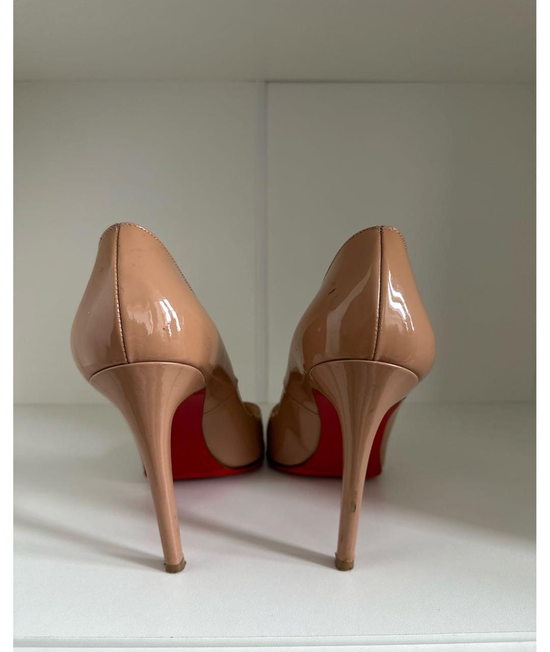 CHRISTIAN LOUBOUTIN Бежевые туфли из лакированной кожи, фото 4