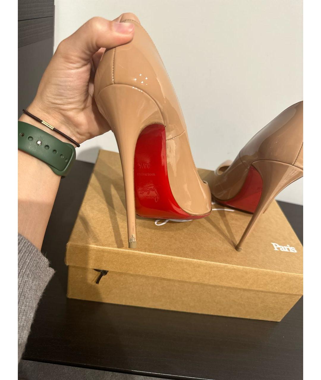 CHRISTIAN LOUBOUTIN Бежевые туфли из лакированной кожи, фото 5