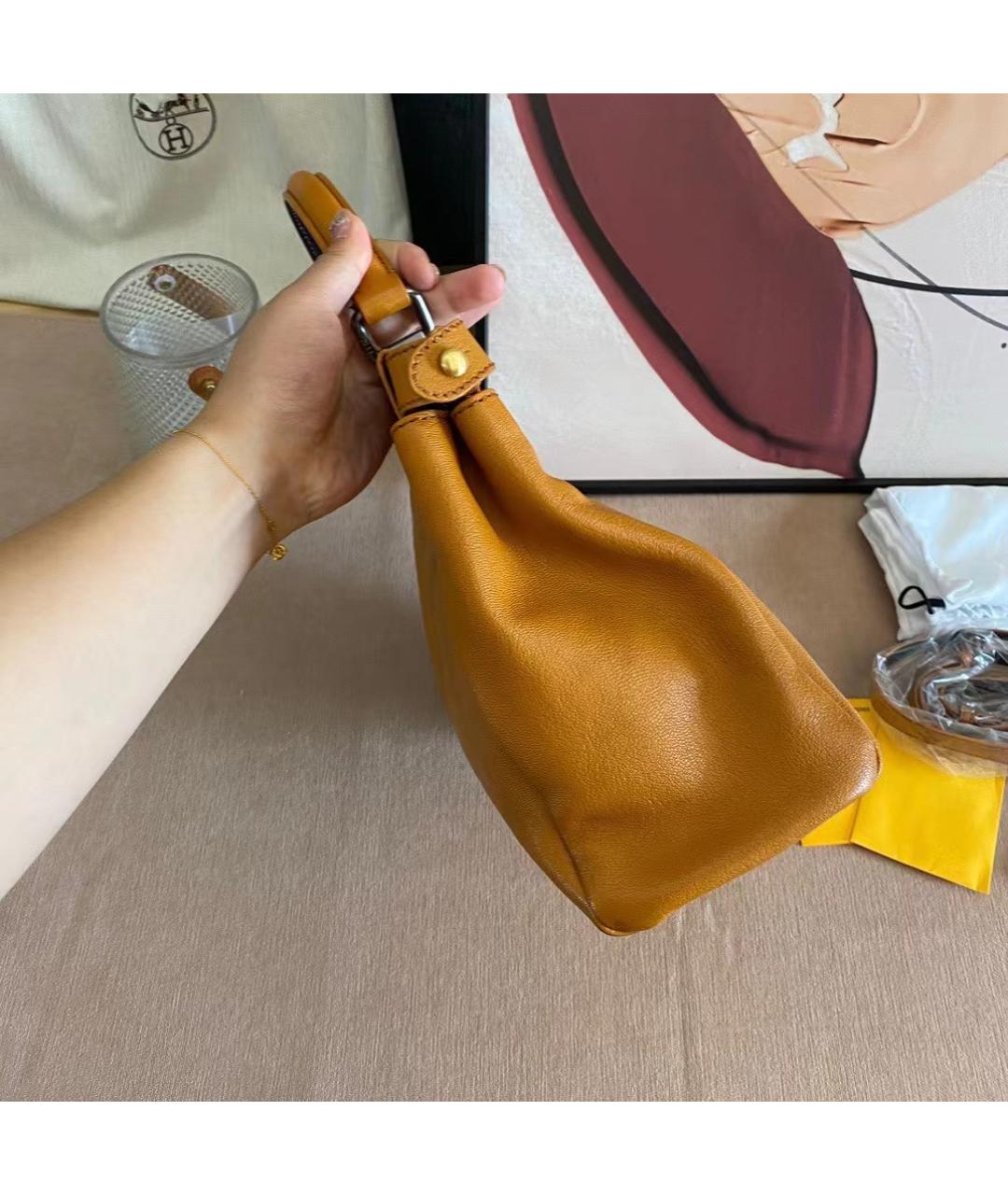 FENDI Желтая кожаная сумка с короткими ручками, фото 6