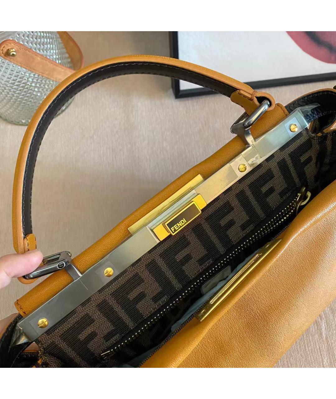 FENDI Желтая кожаная сумка с короткими ручками, фото 3