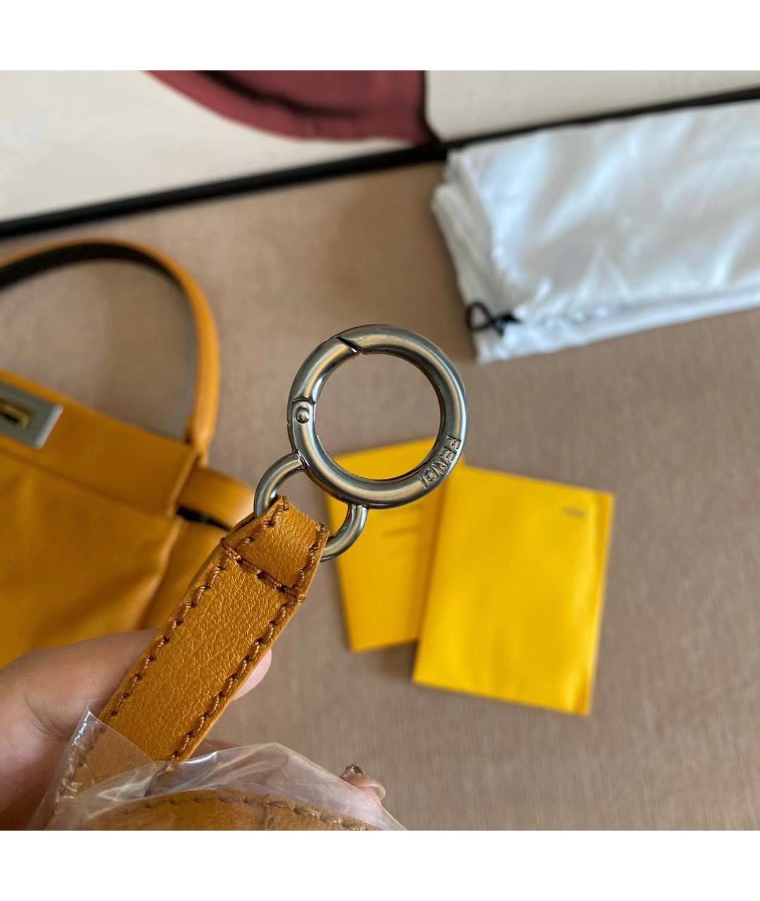 FENDI Желтая кожаная сумка с короткими ручками, фото 8