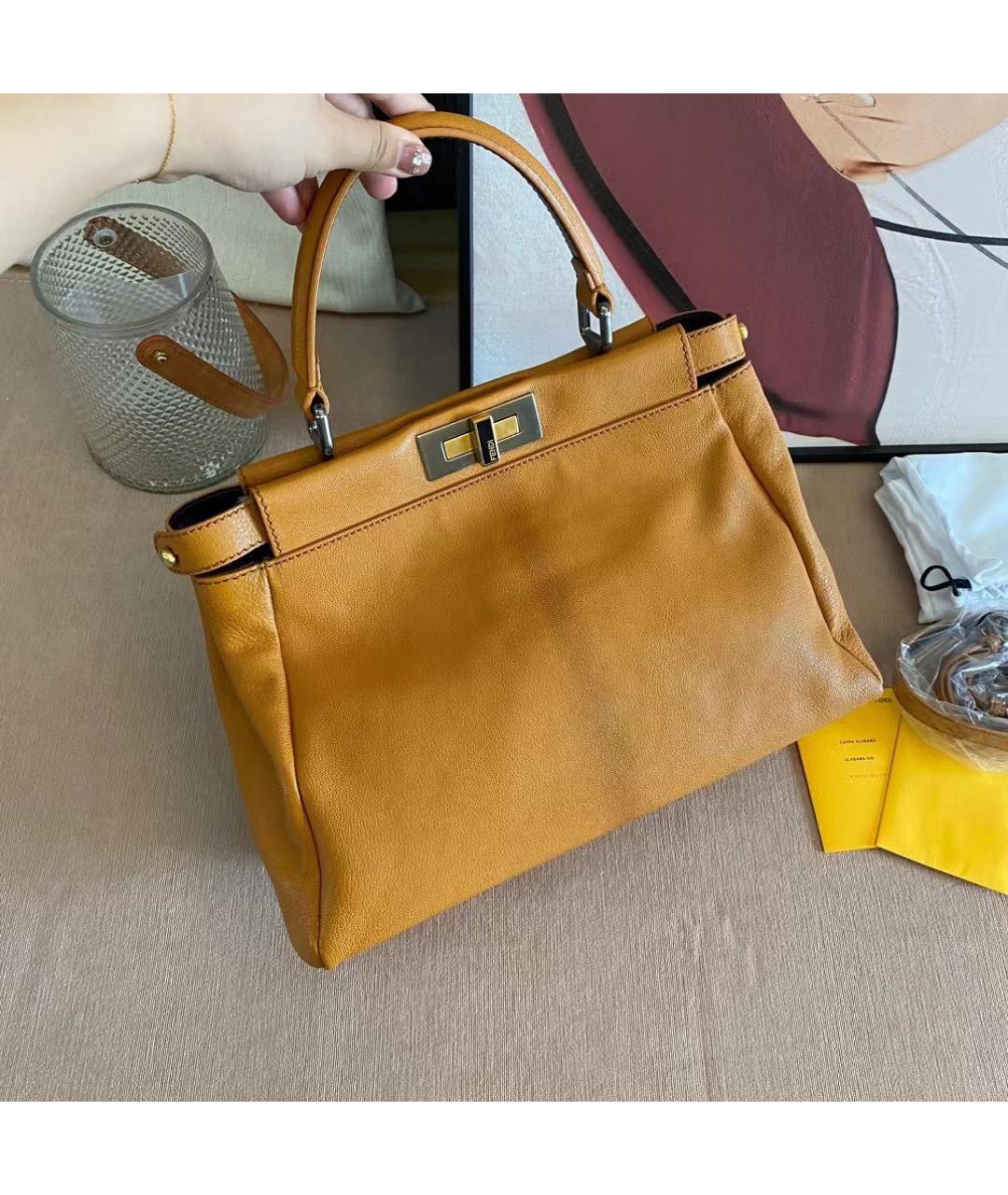 FENDI Желтая кожаная сумка с короткими ручками, фото 2