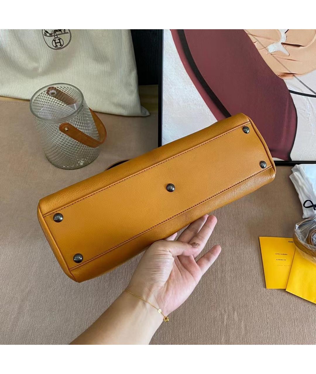 FENDI Желтая кожаная сумка с короткими ручками, фото 5