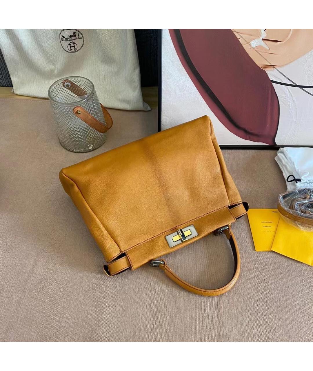 FENDI Желтая кожаная сумка с короткими ручками, фото 9