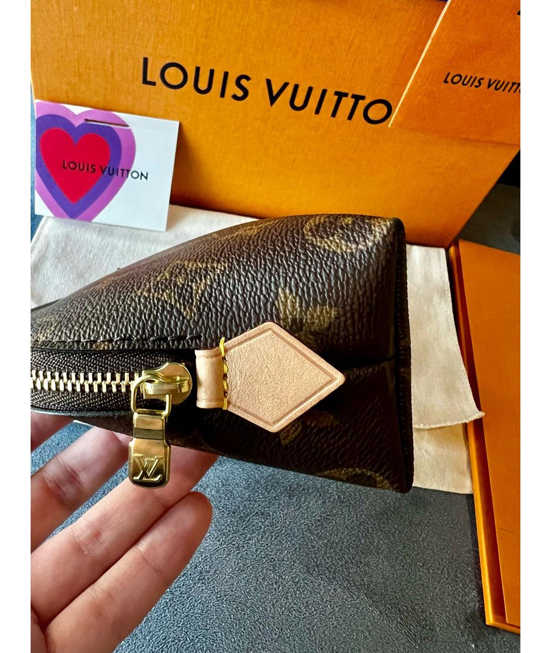 LOUIS VUITTON Коричневая косметичка, фото 4