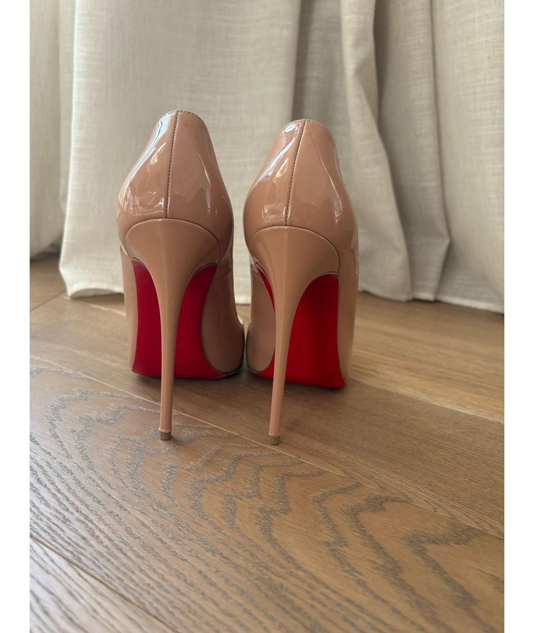 CHRISTIAN LOUBOUTIN Бежевые туфли из лакированной кожи, фото 3