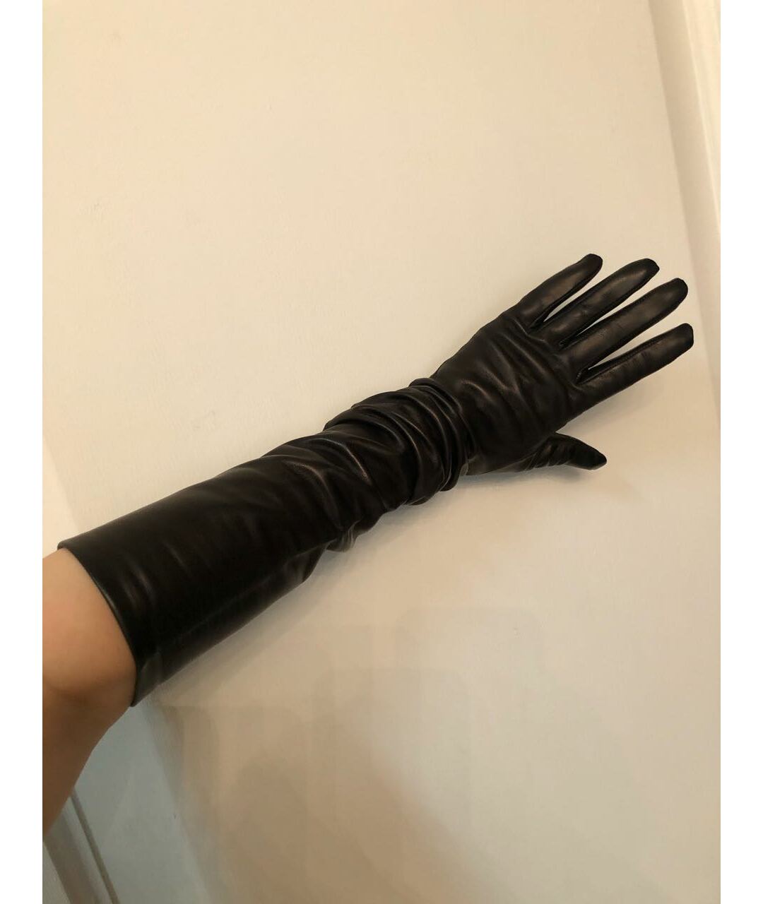 SALVATORE FERRAGAMO Черные кожаные перчатки, фото 9