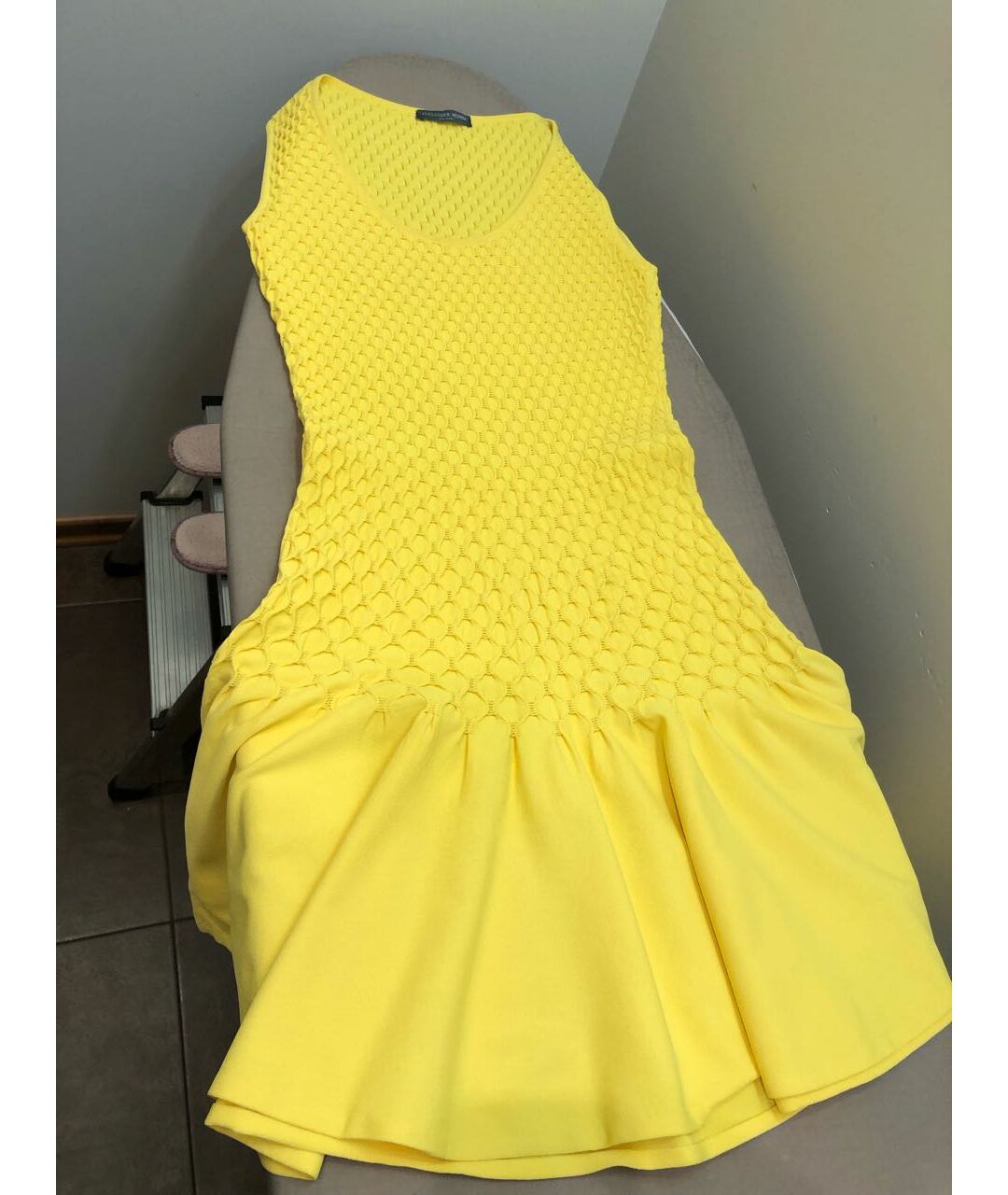 ALEXANDER MCQUEEN Желтое коктейльное платье, фото 2