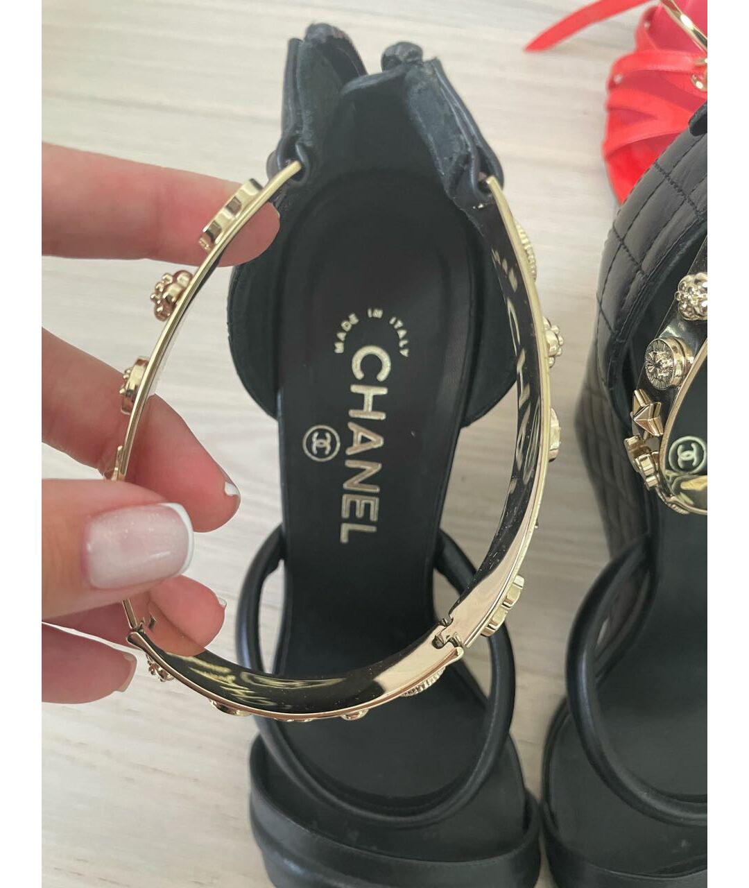 CHANEL Черные кожаные босоножки, фото 4