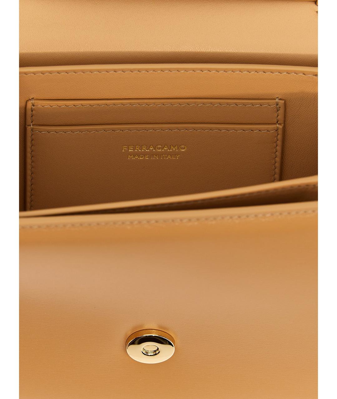 FERRAGAMO Бежевая кожаная сумка через плечо, фото 4