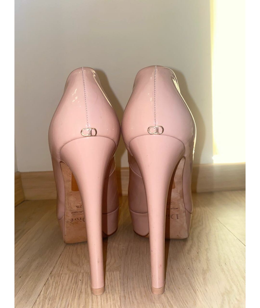CHRISTIAN DIOR Бежевые туфли из лакированной кожи, фото 4