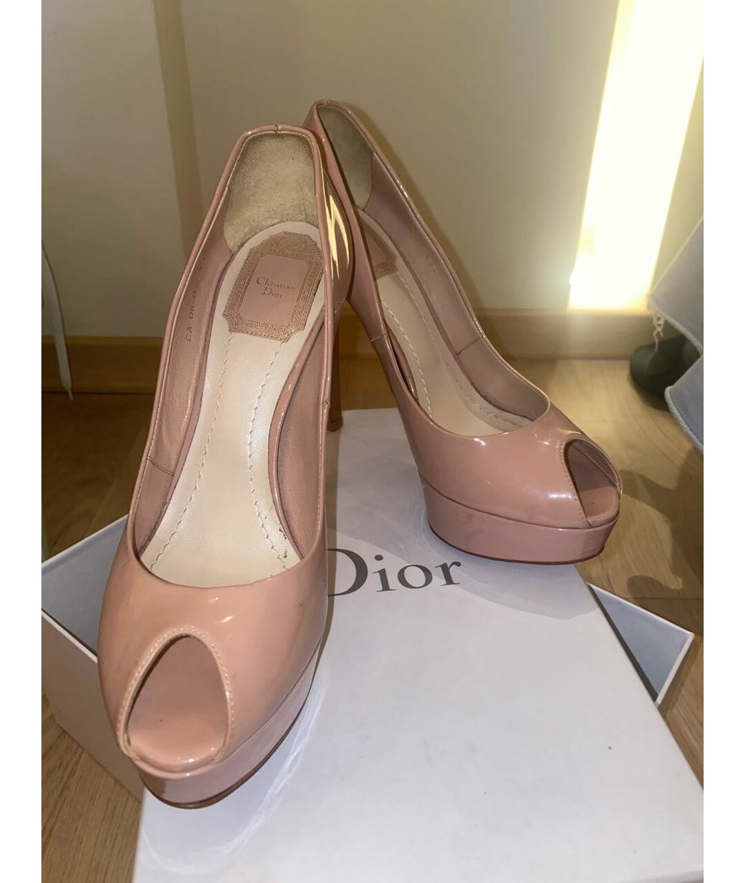 CHRISTIAN DIOR Бежевые туфли из лакированной кожи, фото 6