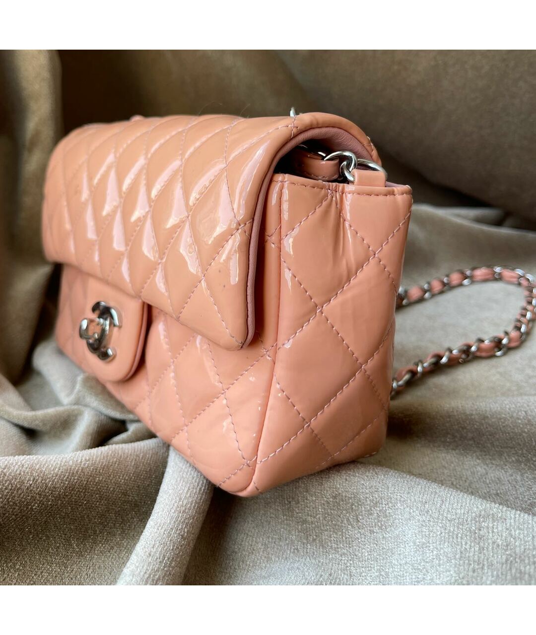 CHANEL Розовая сумка через плечо из лакированной кожи, фото 2