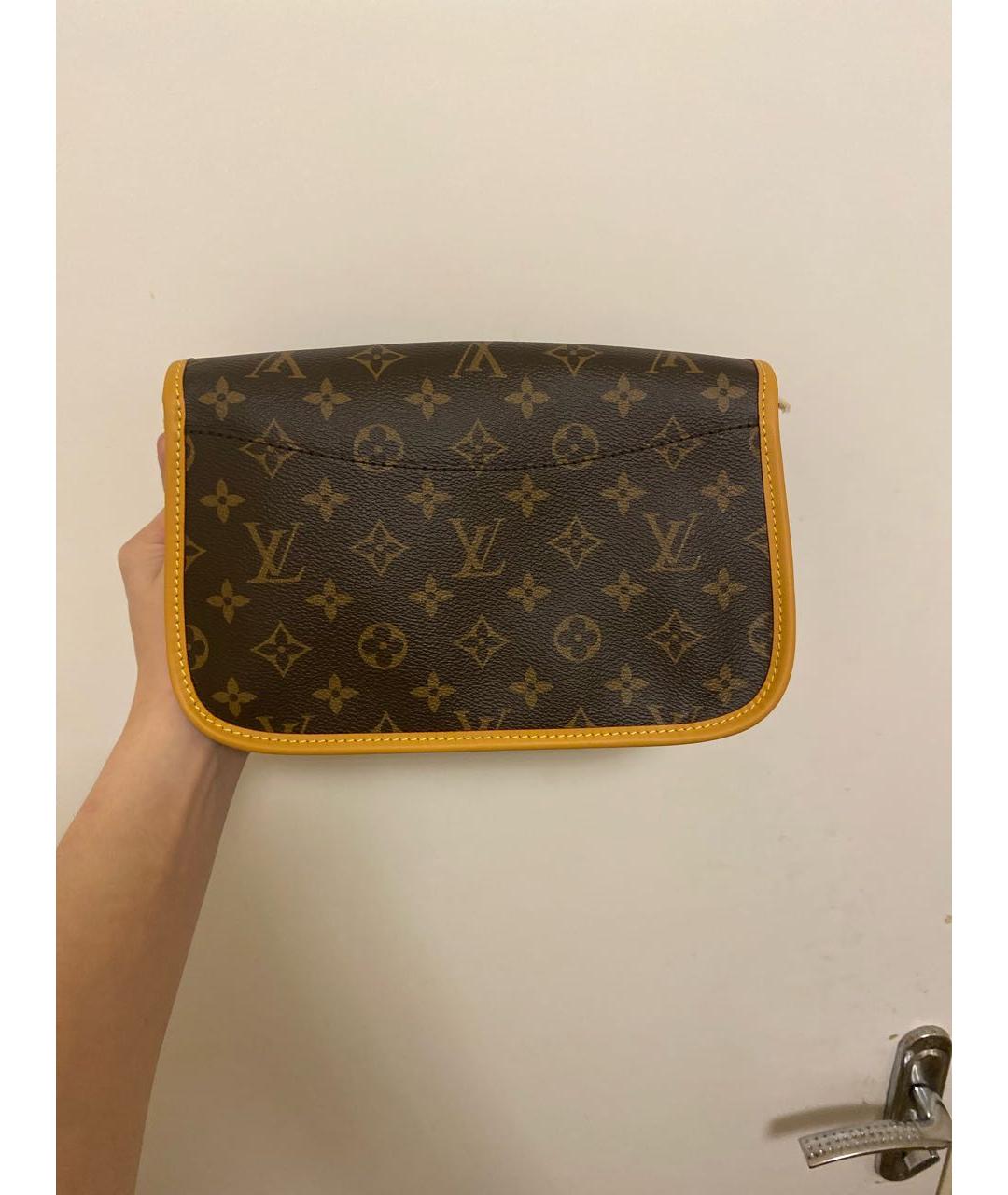 LOUIS VUITTON Коричневая кожаная сумка с короткими ручками, фото 2