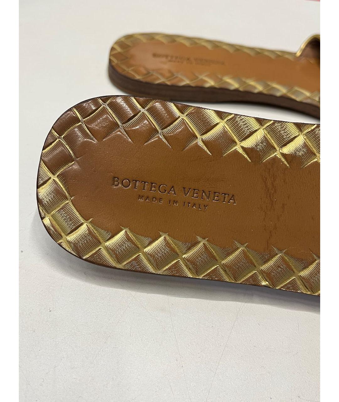 BOTTEGA VENETA Золотые кожаные шлепанцы, фото 3