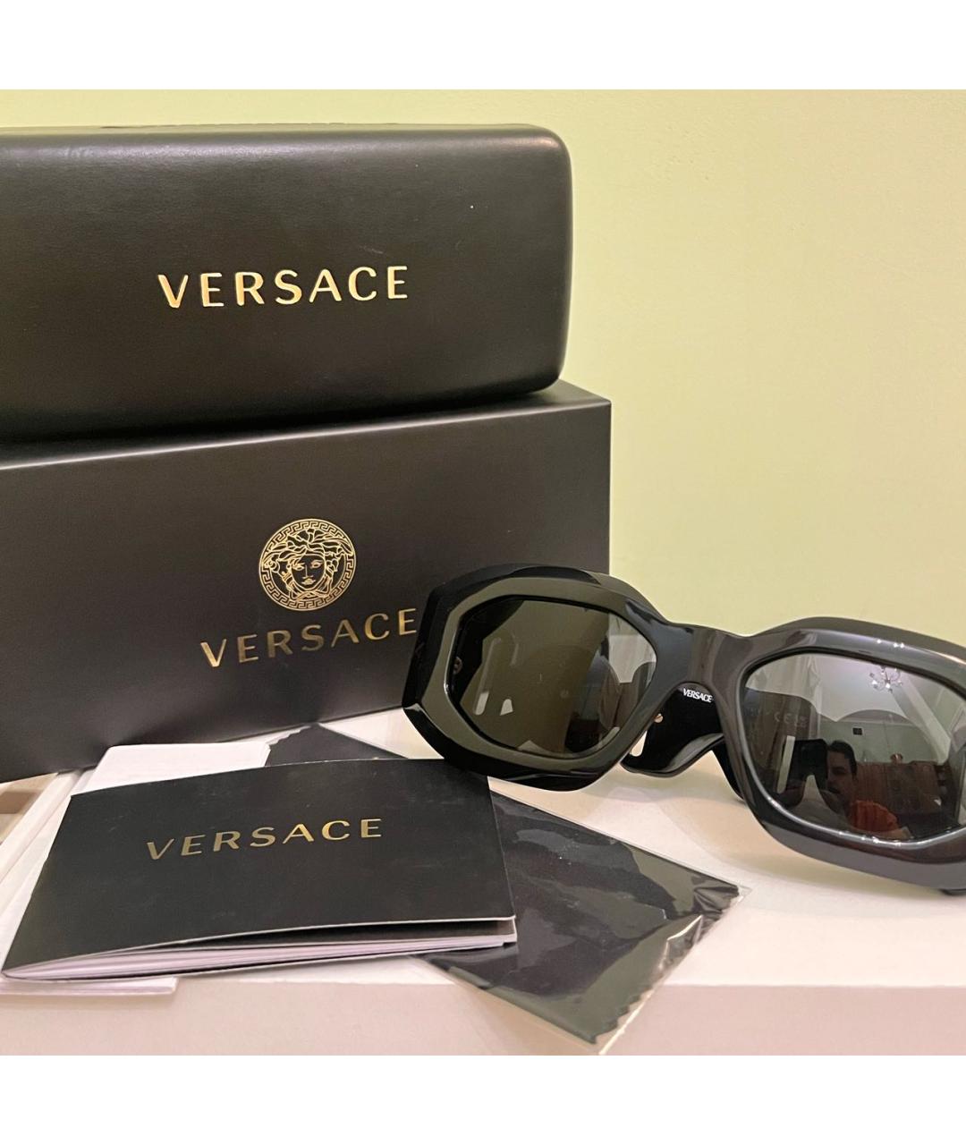 VERSACE Черные пластиковые солнцезащитные очки, фото 3