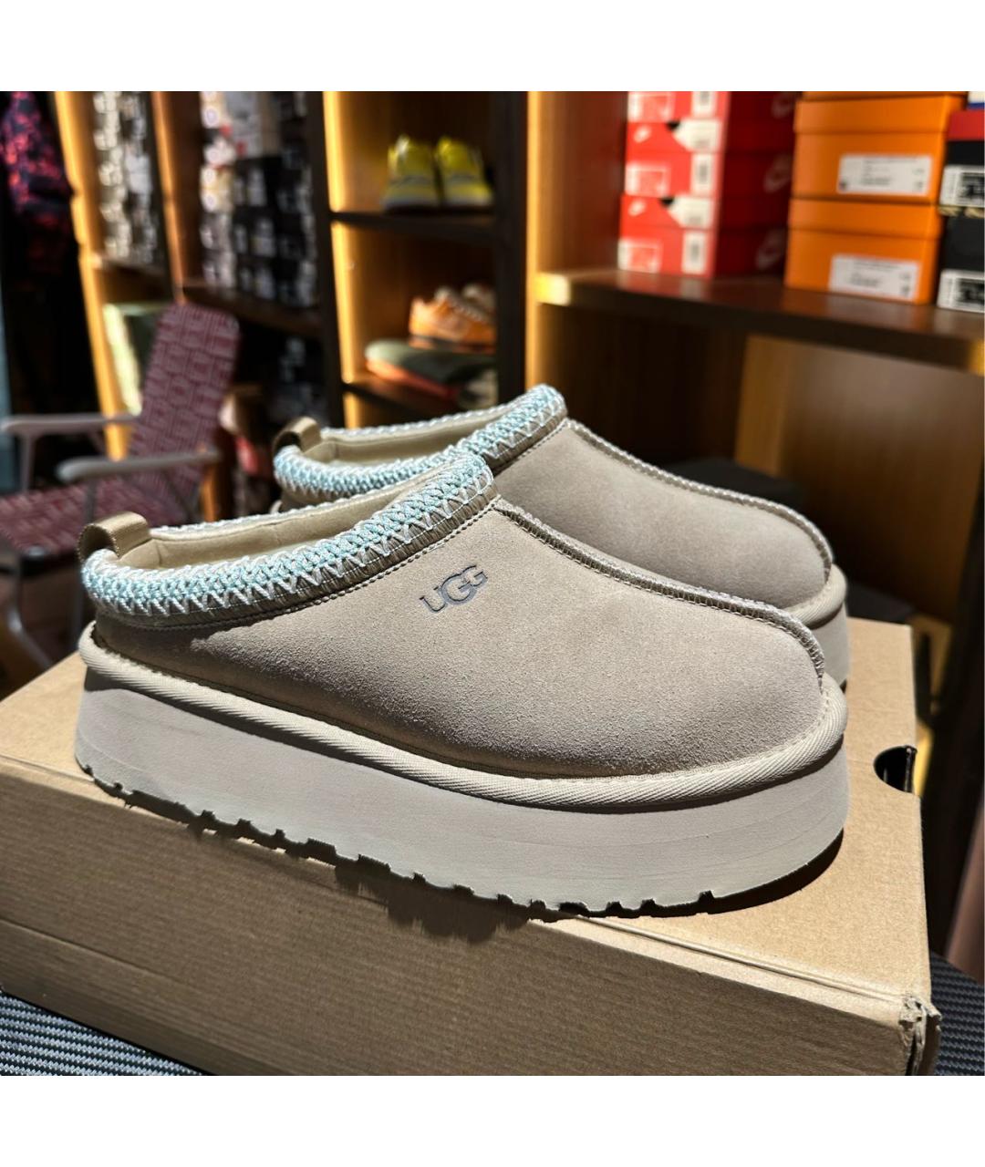 UGG AUSTRALIA Бежевые замшевые ботинки, фото 2