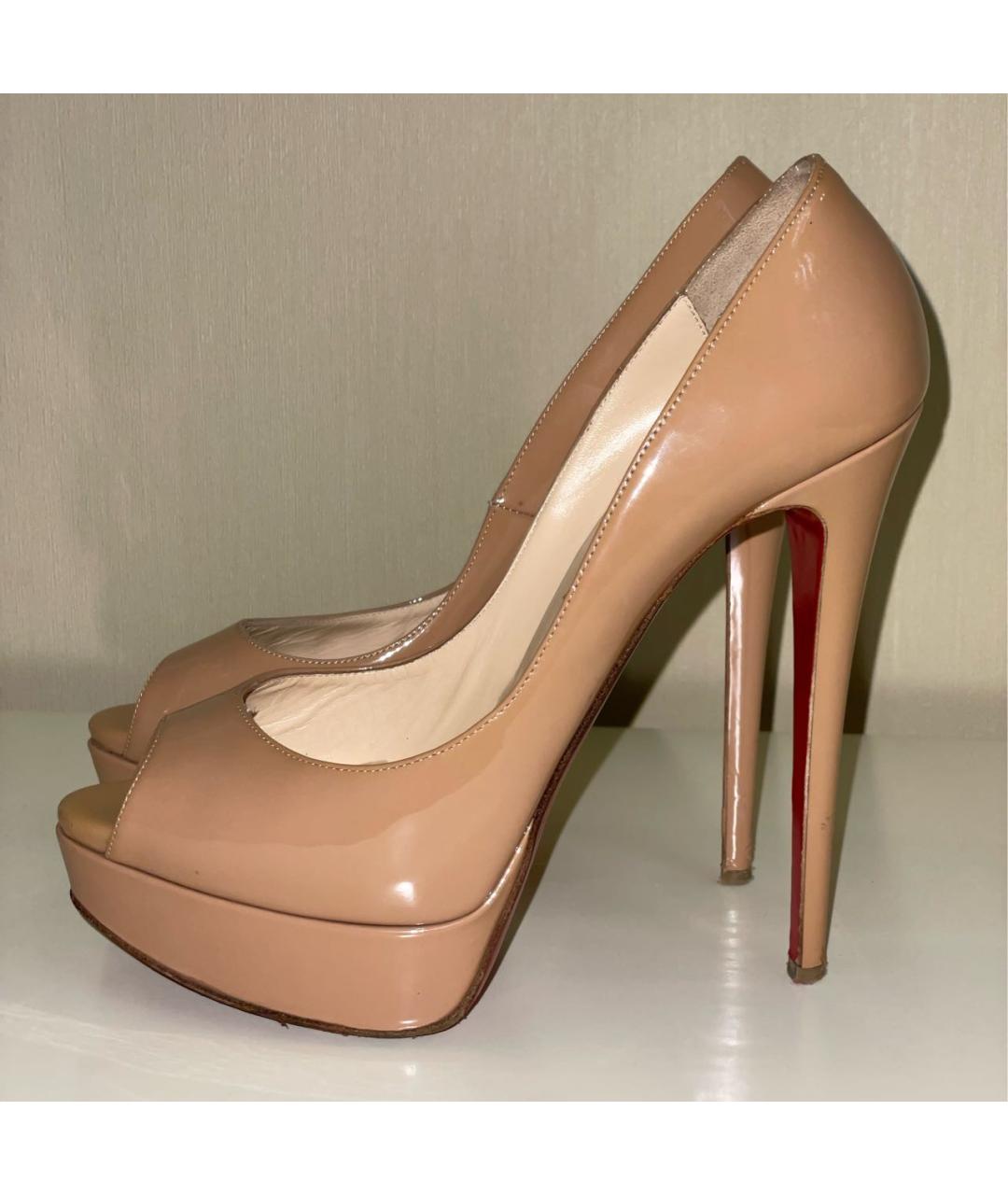 CHRISTIAN LOUBOUTIN Бежевые туфли из лакированной кожи, фото 3