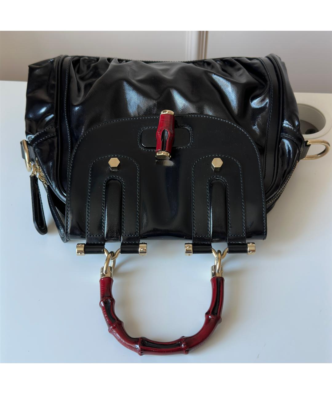 GUCCI Черная сумка с короткими ручками из лакированной кожи, фото 3