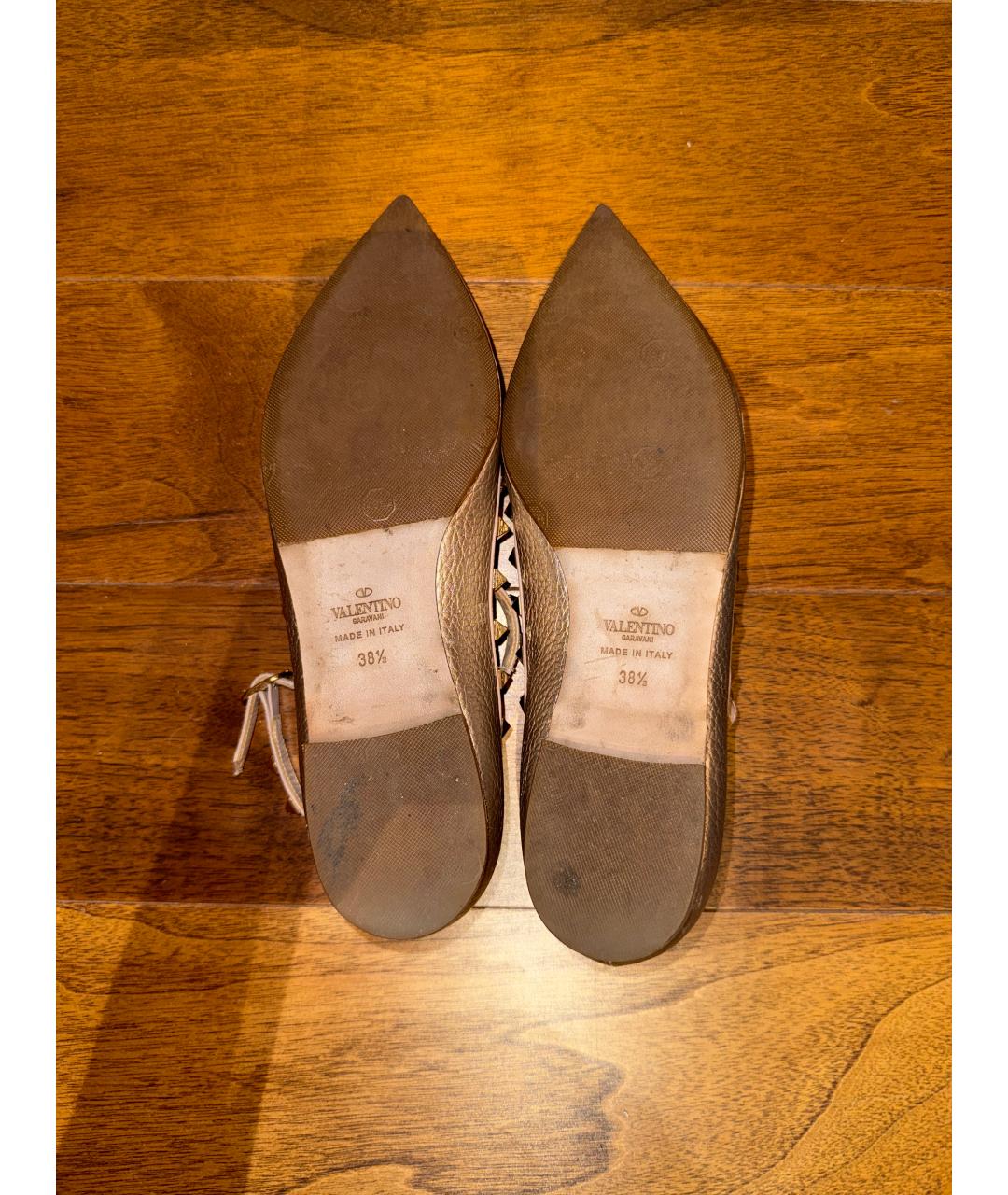 VALENTINO Золотые кожаные балетки, фото 5