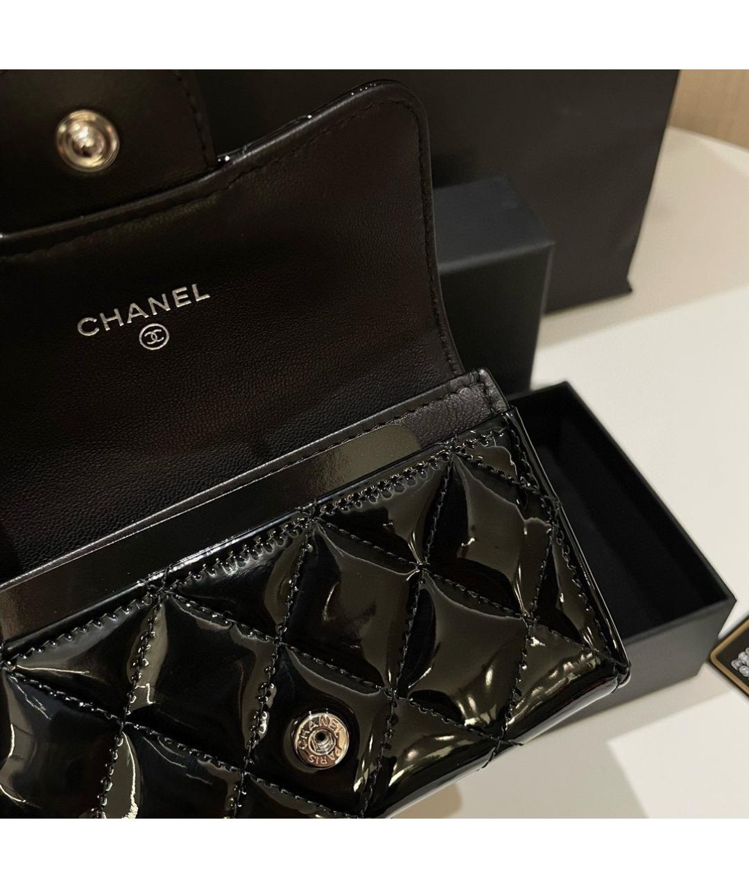 CHANEL Черный кошелек из лакированной кожи, фото 8