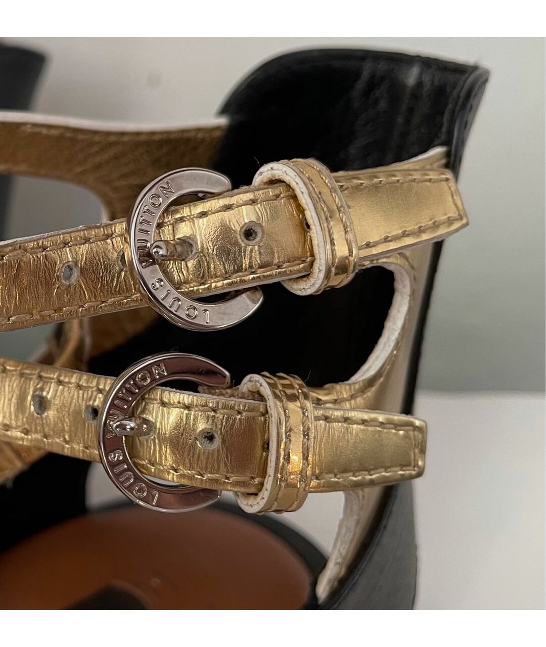 LOUIS VUITTON PRE-OWNED Золотые кожаные сандалии, фото 6